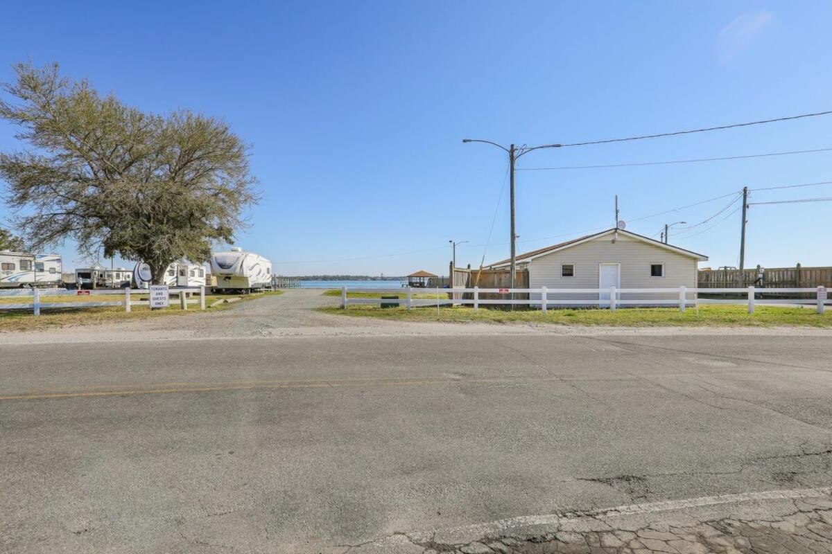 2Br Pet Friendly Home In Sneads Ferry With Parking 外观 照片