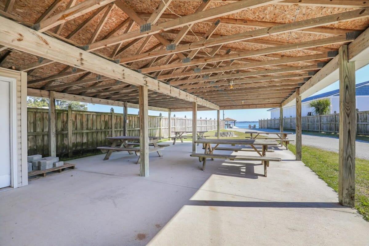 2Br Pet Friendly Home In Sneads Ferry With Parking 外观 照片